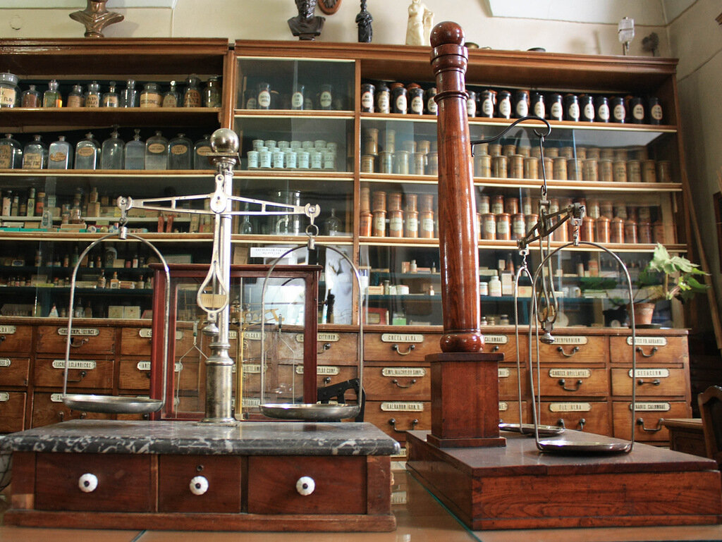 Самая старая аптека. Самая старая аптека. Самая старая аптека. Аптека-музей (гродно). Старая аптека таллин.