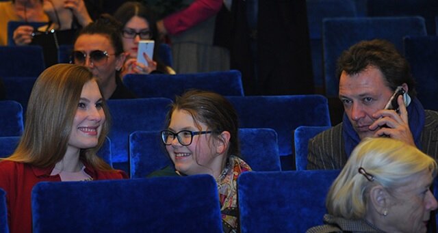 ЕЛИЗАВЕТА НАПИСАЛА АРТИСТУ В СОЦСЕТИ. ОНА ПРИЗНАЛАСТ, ЧТО МЕЧТАЕТ О СВИДАНИИ С НИМ. ФОТО: ЕКАТЕРИНА ГУСЕВА 