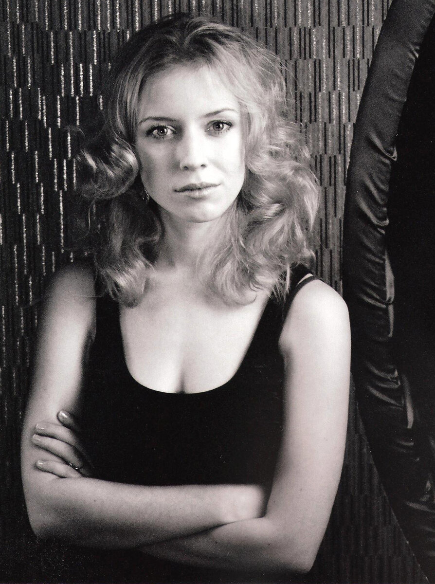 Итак совсем недавно я задумалась о создании блога для того. чтобы делиться всякими лайфхаками, полезностями и впечатлениями. 

В связи с этим думаю, вначале неплохо было бы немного рассказать о себе. Меня зовут Ася, я живу в самом чудесном городе на свете и пишу текстики для крупного рекламного агентства. Мне недотридцать, но передвадцать. Я часто попадаю в нелепые ситуации и, как и все, обожаю путешествовать. В настоящий момент стою на пороге больших перемен и великих свершений, о которых буду писать здесь, если будет несильно лень. Это, кстати, одно из моих определяющих качеств, но я со всей ответственностью стараюсь его перебороть.

Люблю зарубежный рок и адекватных людей, имею мнение по ключевым вопросам.

Что вы сможете здесь найти? Советы на различные темы от ремонта до поисков работы, ссылки на лекции и события, которые меня интересуют, мысли и рекомендации книг, спектаклей и фильмов, лайфхаки из путешествий и небольшие заметки из повседневной жизни.


В общем, велкам) 