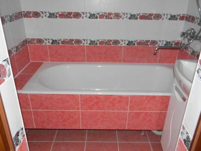 Простой и дешевый способ - сделать скрытый люк под ванну своими руками