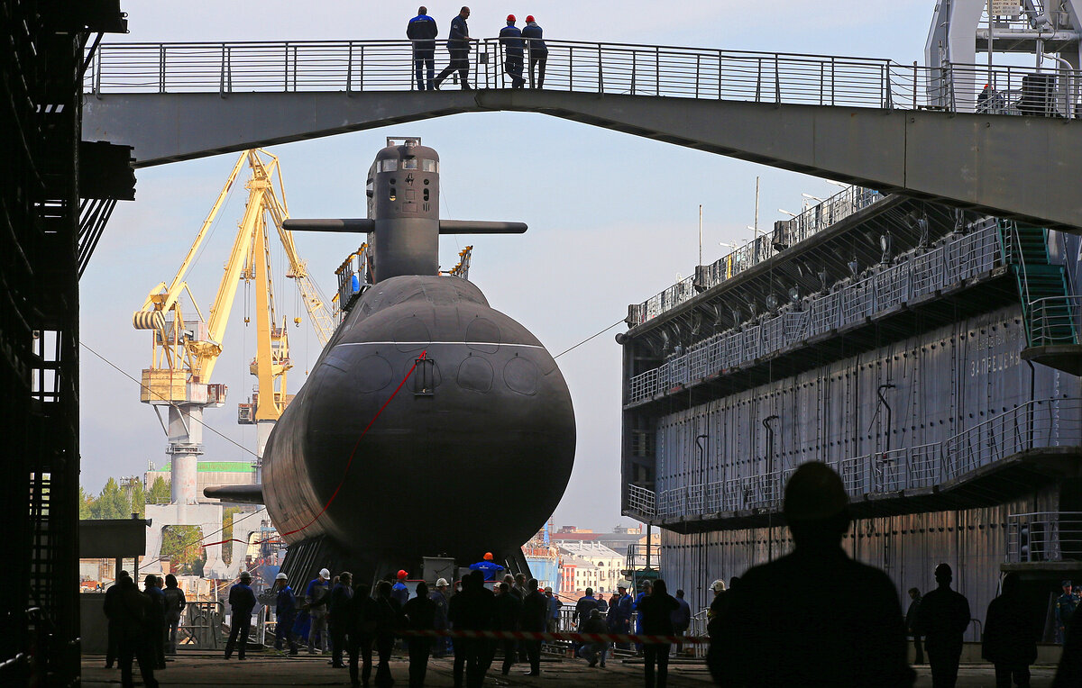 Церемония спуска на воду подводной лодки проекта 677 "Кронштадт" в Санкт-Петербурге © Петр Ковалев/ТАСС