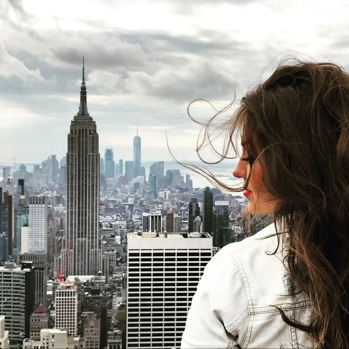 *Прочитав статью до конца, можно получить  подарок от Иры. Подробности и условия в конце статьи. Ирина Мигалова, 32 года. Родилась в маленьком городке Свободный (Россия, Дальний Восток). Закончила филологический факультет, переводчик. 