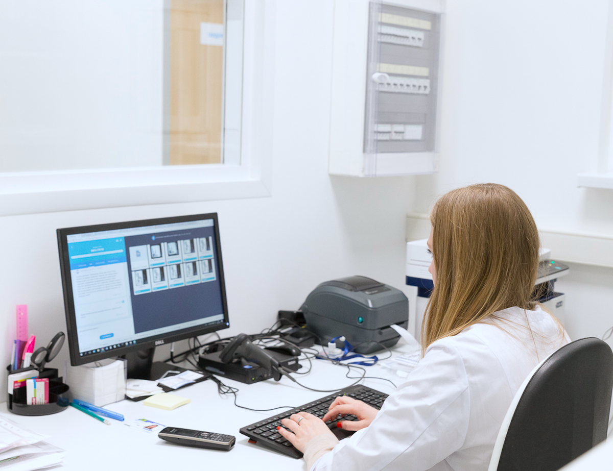 Лабораторно-информационный модуль необходим при регистрации материала и  трекинга лабораторных процессов