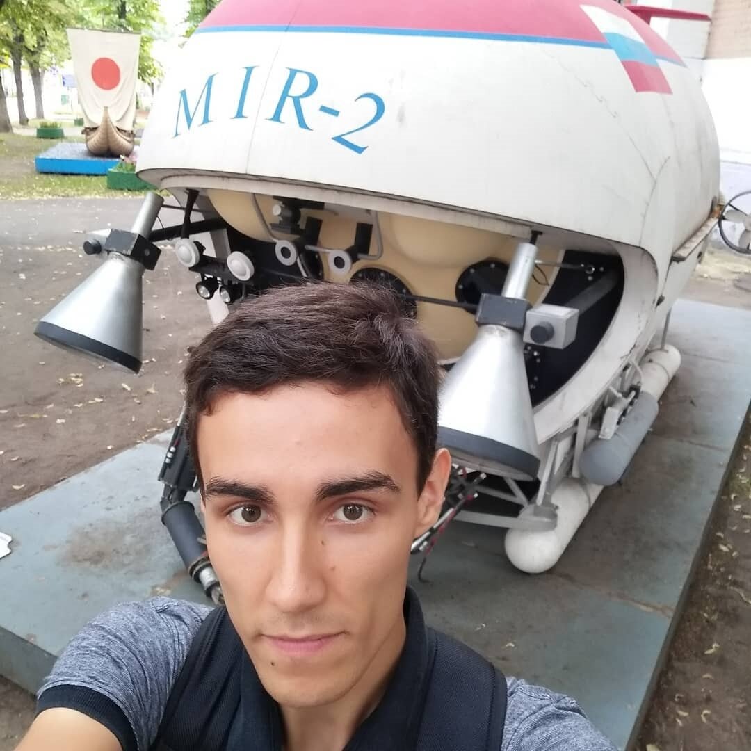 Эта штука к Титанику погружалась! А это я =)