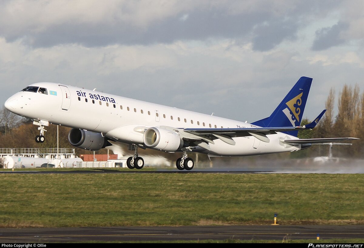 Казань астана самолет. Embraer 190 Air Astana. Air Astana Казань. Эйр Астана Embraer 190 внутри. Air Astana Fleet.