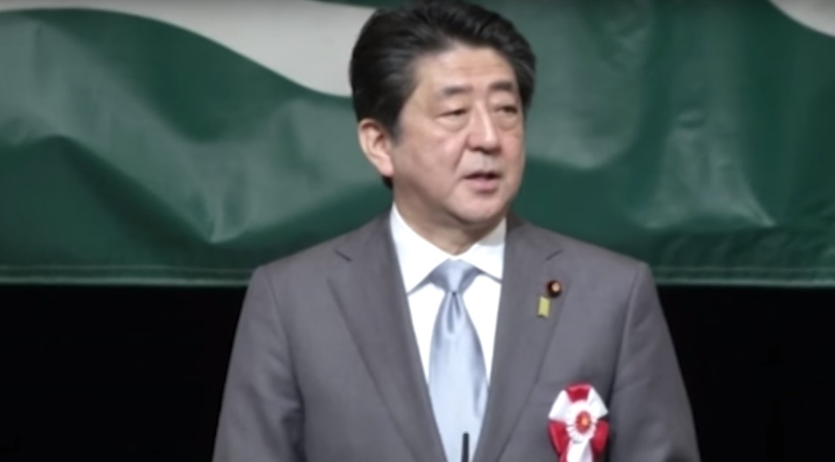 Премьер-министр Абэ заявил, что Япония претендует на Южные Курилы 