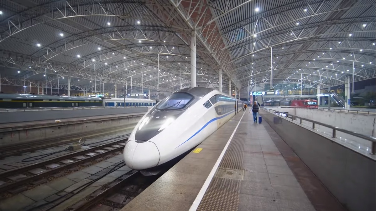 Китайский скоростной поезд плацкарт