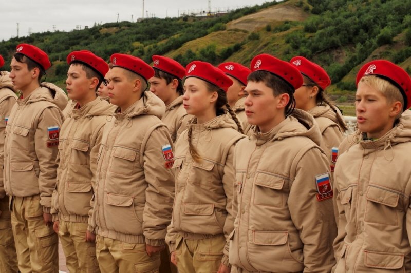 Любят у нас в стране форму. Отмывать на ней деньги, видимо, легче всего.