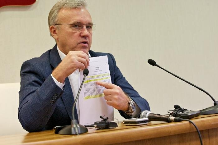 Как рассказал Александр Усс, была совершена одна попытка мошенничества, когда шел снос ветхого жилья.