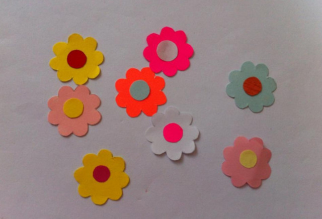Другие варианты цветов, сделанных подобным способом по спирали: