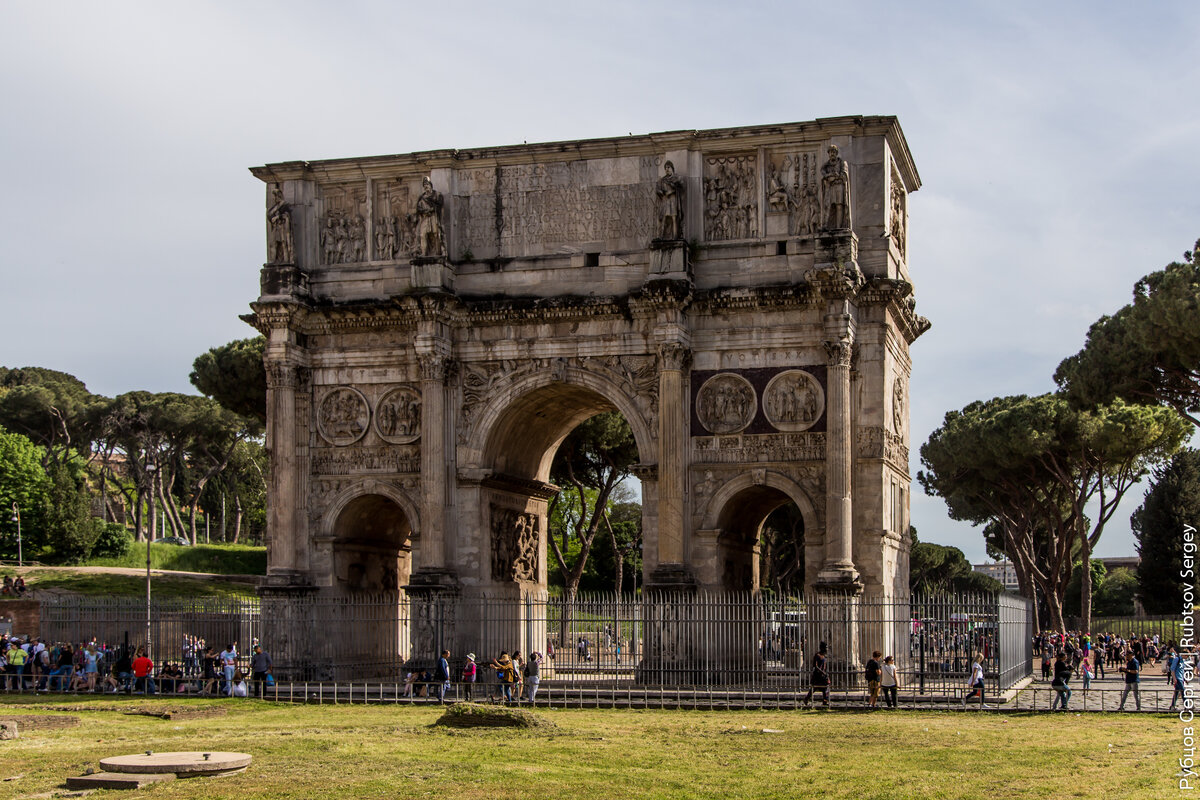 Форум арка. Триумфальная арка императора Тита. Триумфальная арка в Риме. Триумфальная арка древний Рим. Триумфальная арка Тита в древнем Риме.