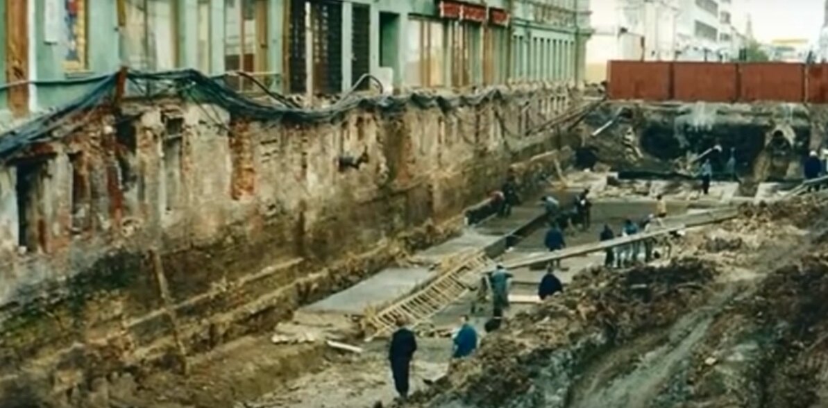 Редкое фото со строительства галереи в Казани