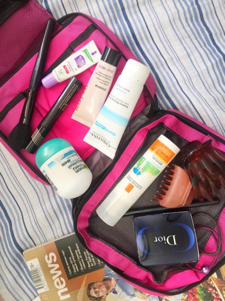 Удобны вот такие подвесные косметички