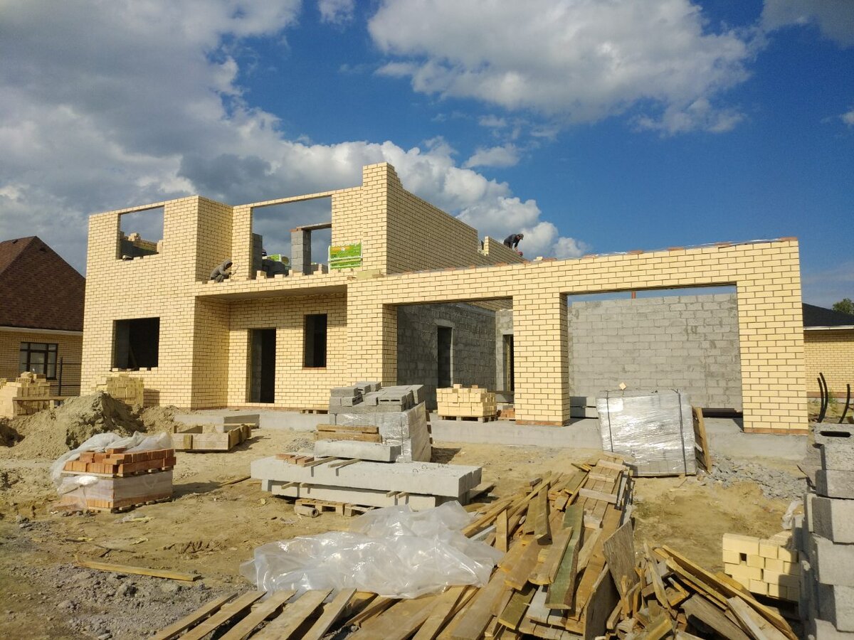 Главный фасад дома