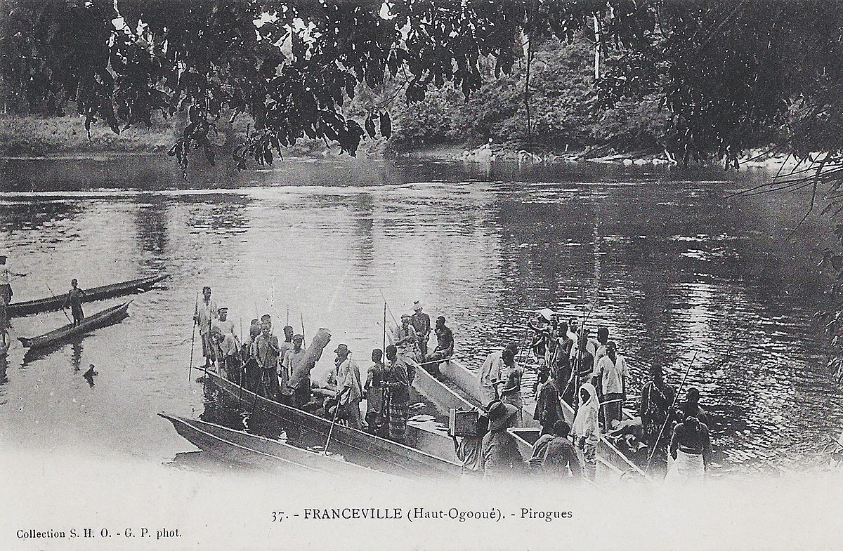 2. Franceville (Haut-Ogooué). Pirogues. Collection S.H.O. G.P. phot. 