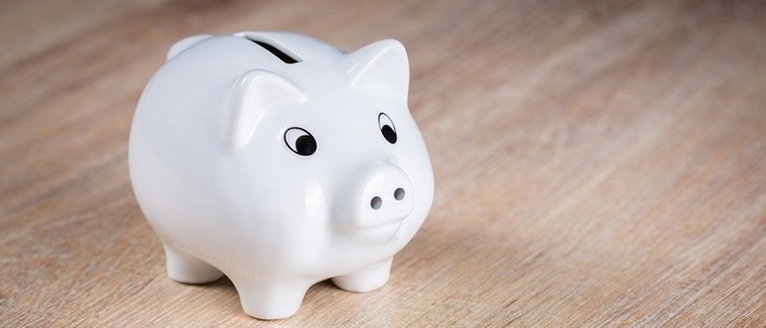 Гражданин раньше мог снять накопительную часть пенсии в любое время, однако, в связи с последними изменениями, это стало невозможно. Получить накопительную часть соцвыплаты единовременно с января 2019 года будет нельзя. Перевести отчисления можно только в другой пенсионный фонд. Изменения коснулись и использования пенсионных накоплений. Так в соответствии с нововведениями в пенсионной системе, отчисления идут не на увеличение суммы на счете, а на текущие выплаты пенсионерам.