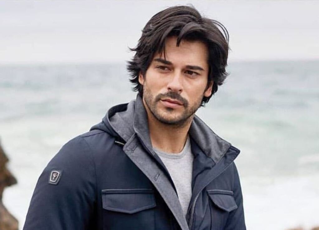 Бурак Озчивит, источник https://www.instagram.com/p/Bs-kZu2F9YF/