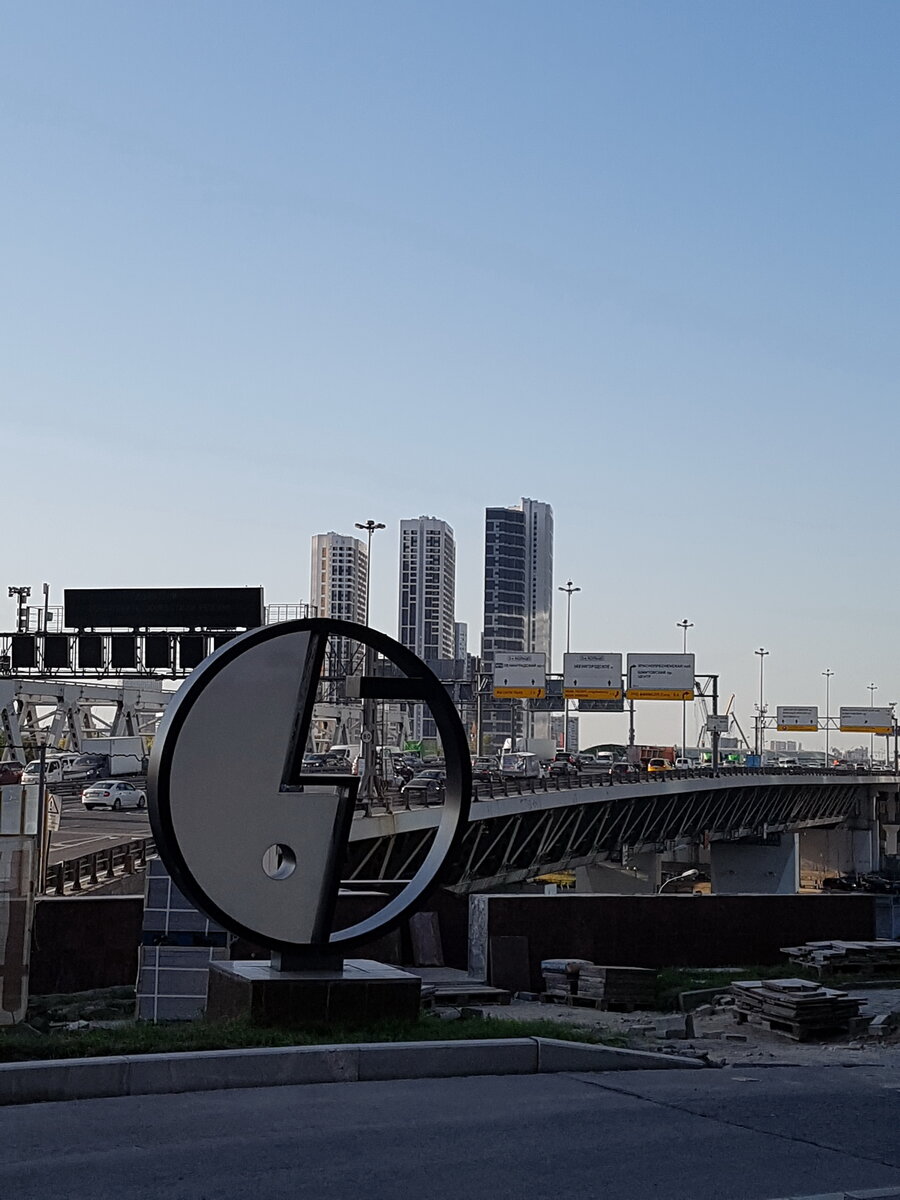 Эмблема и сам театр Мастерская П.Н. Фоменко.