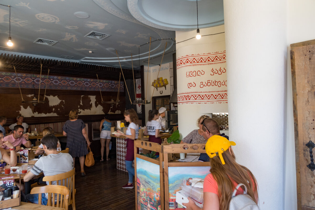 Сколько стоит поесть хинкали в Севастополе?