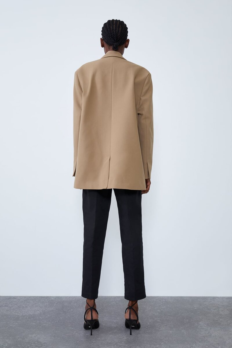 жакет оверсайз. одежда оверсайз в полный рост. образ оверсайз в офис. модные футболки мужские оверсайз. пиджак оверсайз женский.