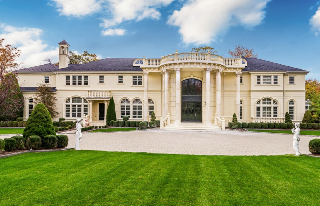 Вид на особняк Малышевой, который она приобрела в 2016 году