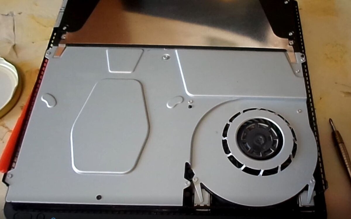 Как разобрать ps. Разбор ps4 Slim. Пс4 слим разобранная. Кулер ps4 Slim. Чистка ps4 Slim.