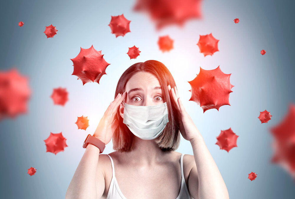 https://www.shutterstock.com/ru/image-photo/scared-young-woman-medical-mask-standing-1648455556