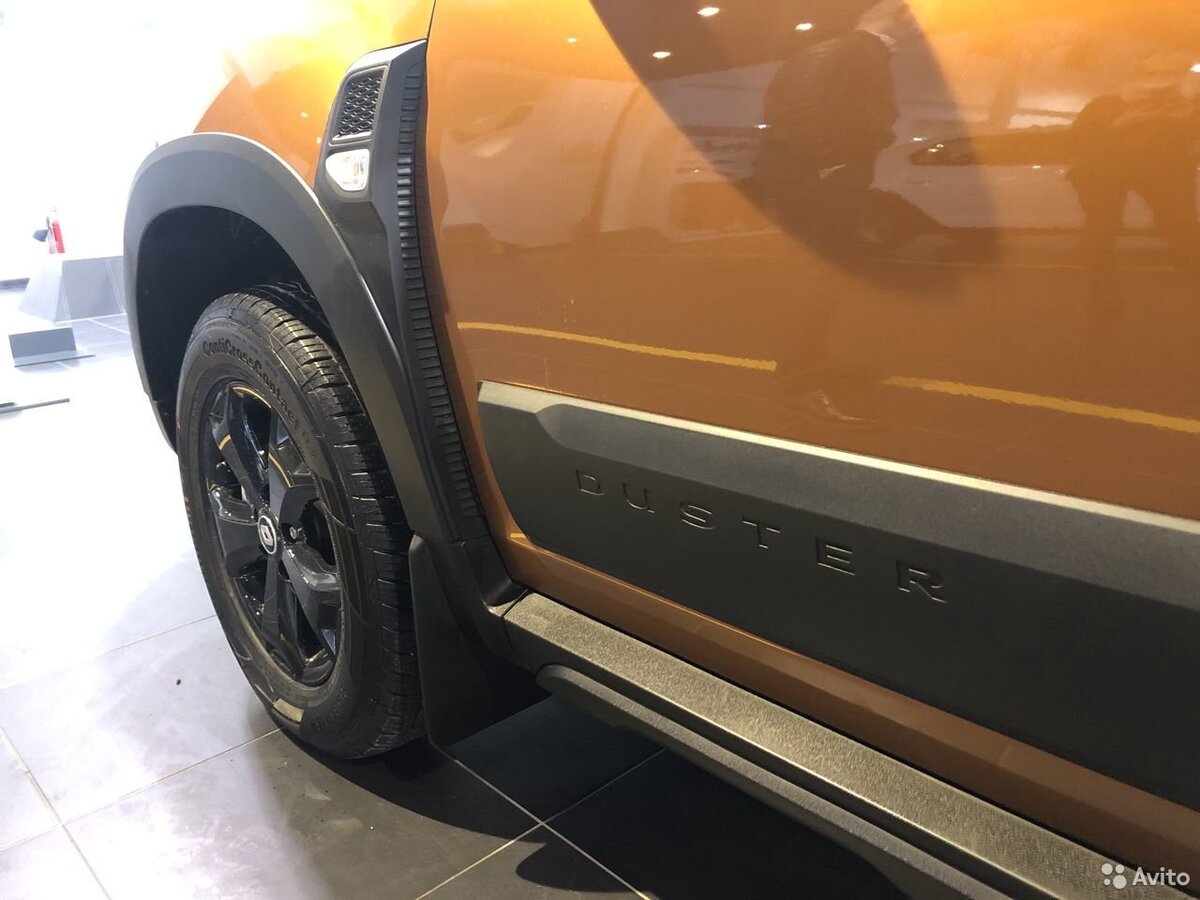 "Аэродинамические" воздуховоды есть как на правом, так и на левом крыле (фото с авито.ру)