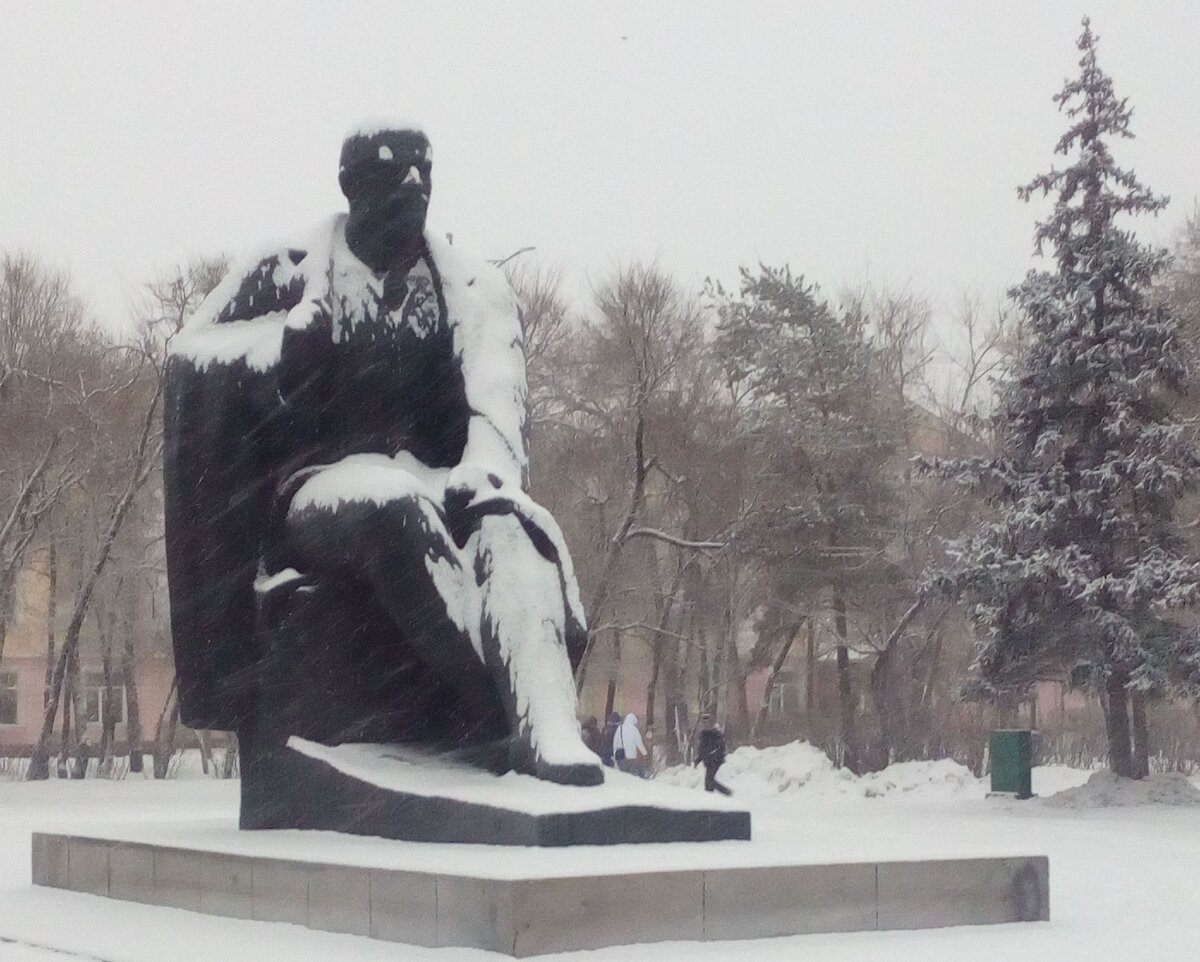 Памятник В.И.Ленину. Первомайская площадь. г.Абакан