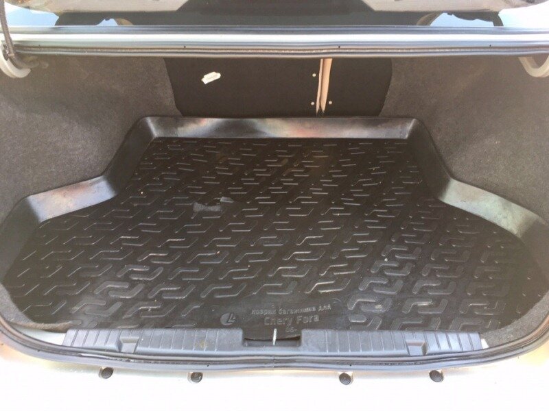 Хороший клиренс, просторный кожаный салон и огромный багажник, надежный мотор и КПП, машину 2010 года можно купить за 180 000р