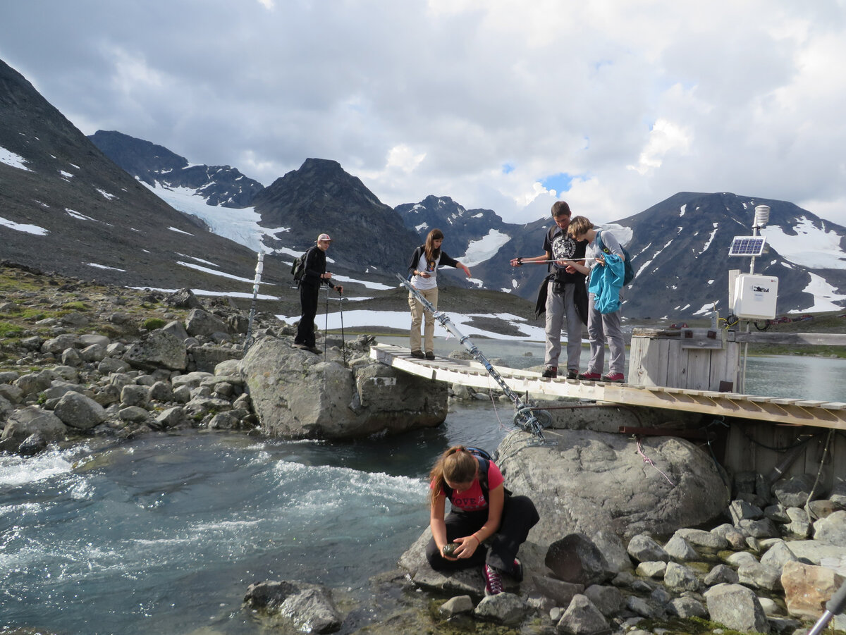 Географы на гидрологической практике. Фото: Н. Фролова/геофак МГУ