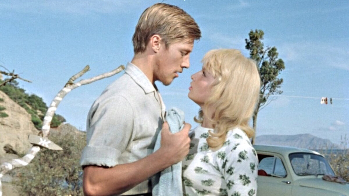 Когда Сергей Михалков по своей пьесе «Дикари» написал сценарий к будущему фильму, то лично выбрал и режиссера – Генриха Оганесяна.-8