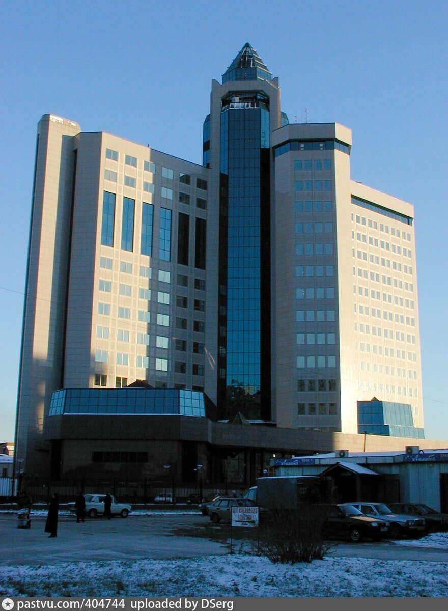 Здание Федеральной налоговой службы и службы министерства внутренних дел.