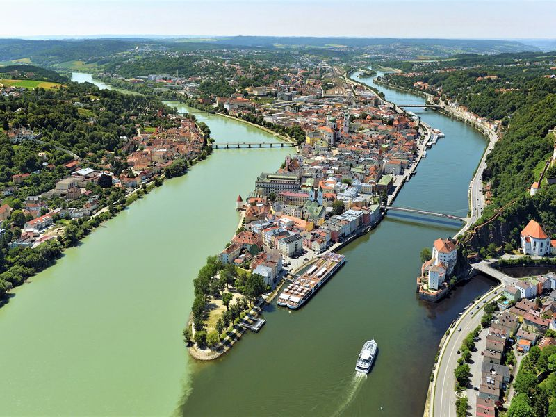 Место слияния трёх рек: Дунай, Инн и Ильц. В городе Пассау