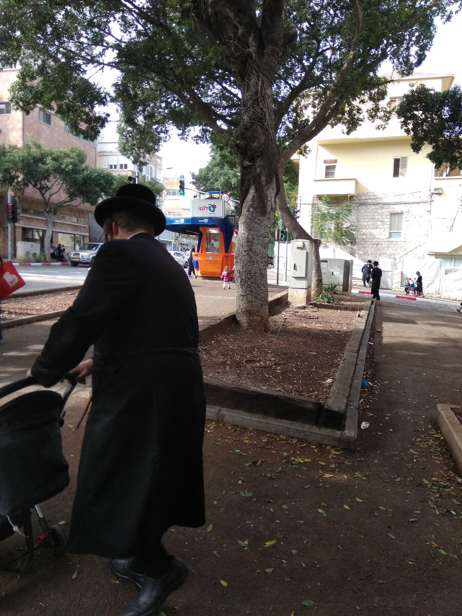 Папа ортодокс в шляпе