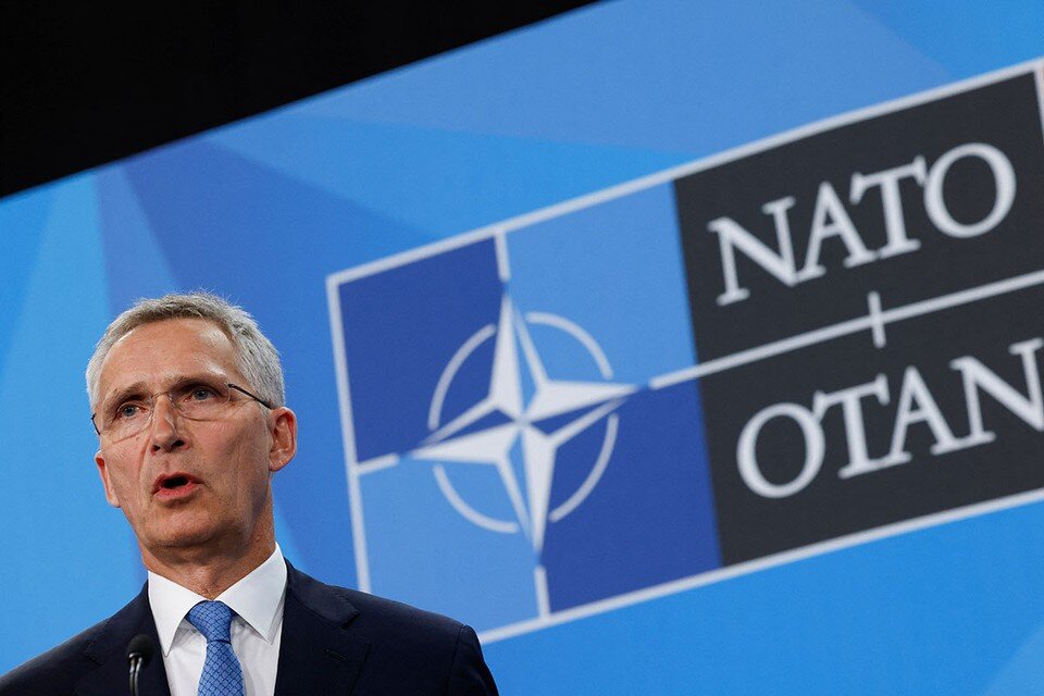     В НАТО считают, что конфликт разрешится лишь военным путем  REUTERS