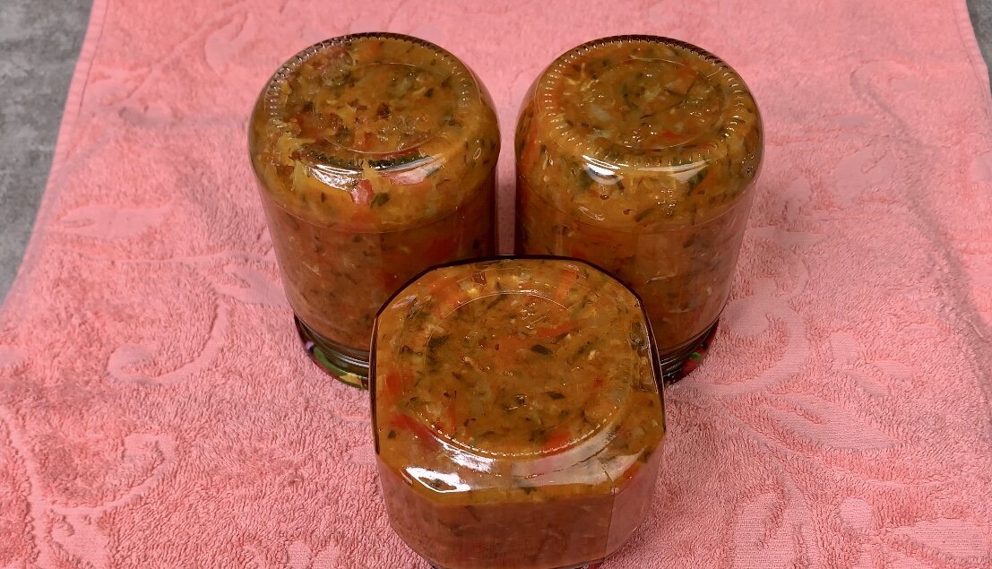 Необычная икра из огурцов на зиму: освежающая, в меру острая и очень ...