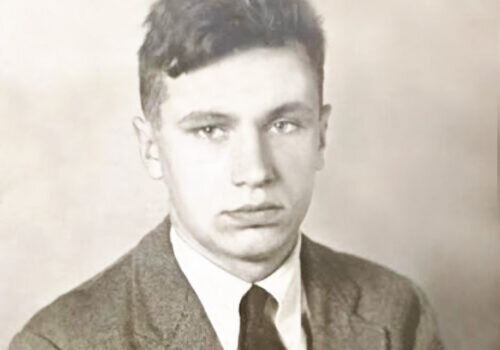 Бориса к поэзии привела сестра Наталья. Впрочем, к наркотикам тоже.