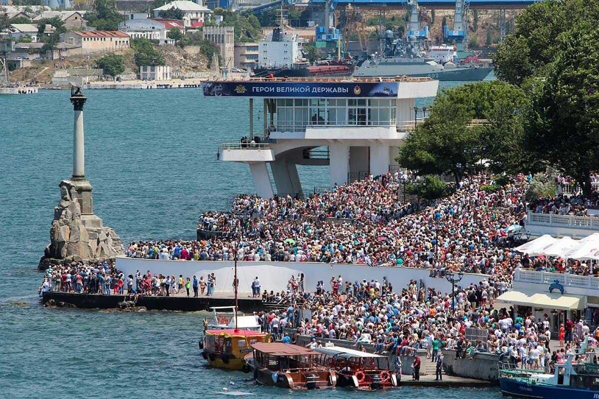 Последние новости севастополя и крыма сегодня свежие. Население Севастополя 2022. Крым город Севастополь. Население Севастополя 2021. Севастополь 2000 год.