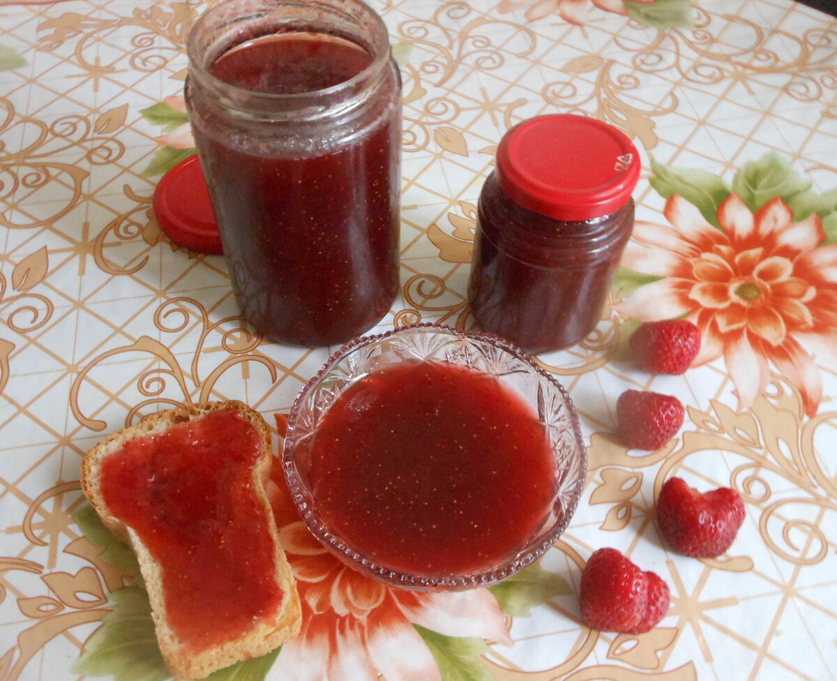 Джем земляничный в стеклянных банках г. Джем 30 гр. Джем из яблок с пектином. Клубничный джем. Клубничный джем.