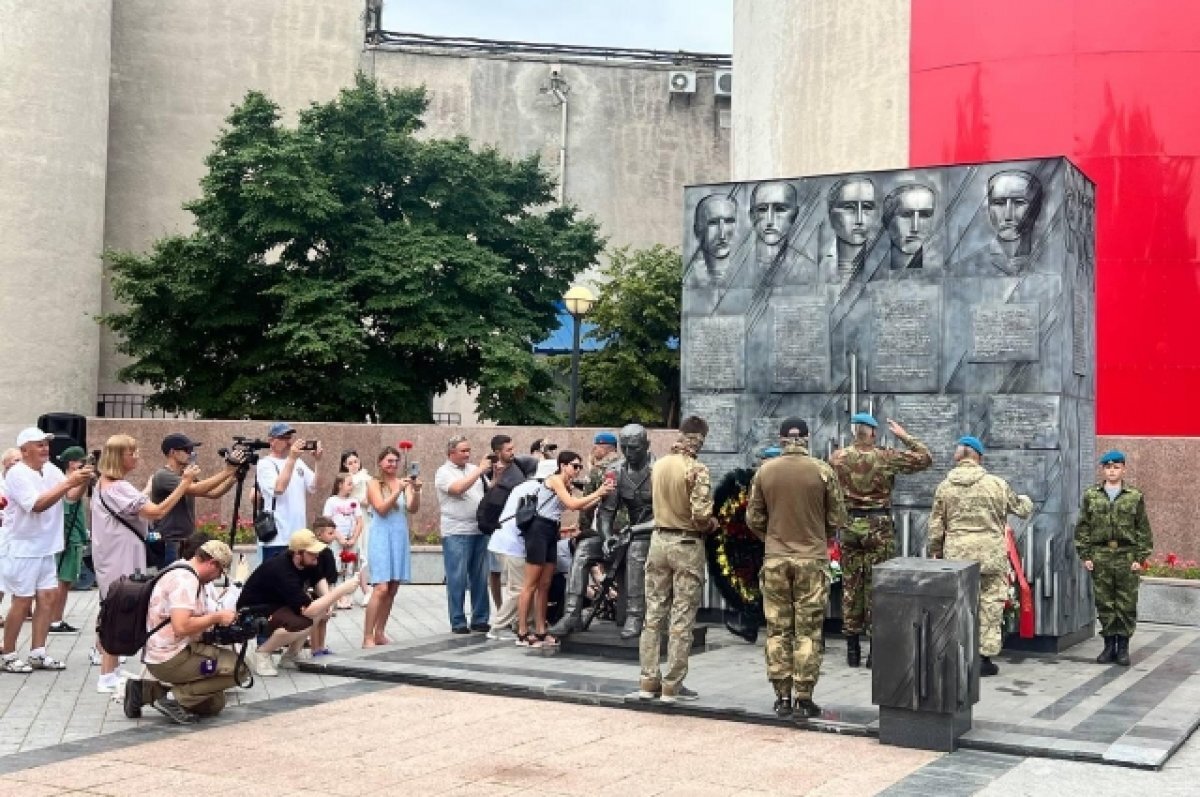    День ВДВ во Владивостоке отметили автопробегом и торжественным митингом