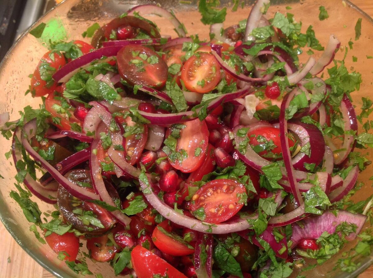 Маринованный салат из свежих помидоров с луком | Домашняя кулинария 