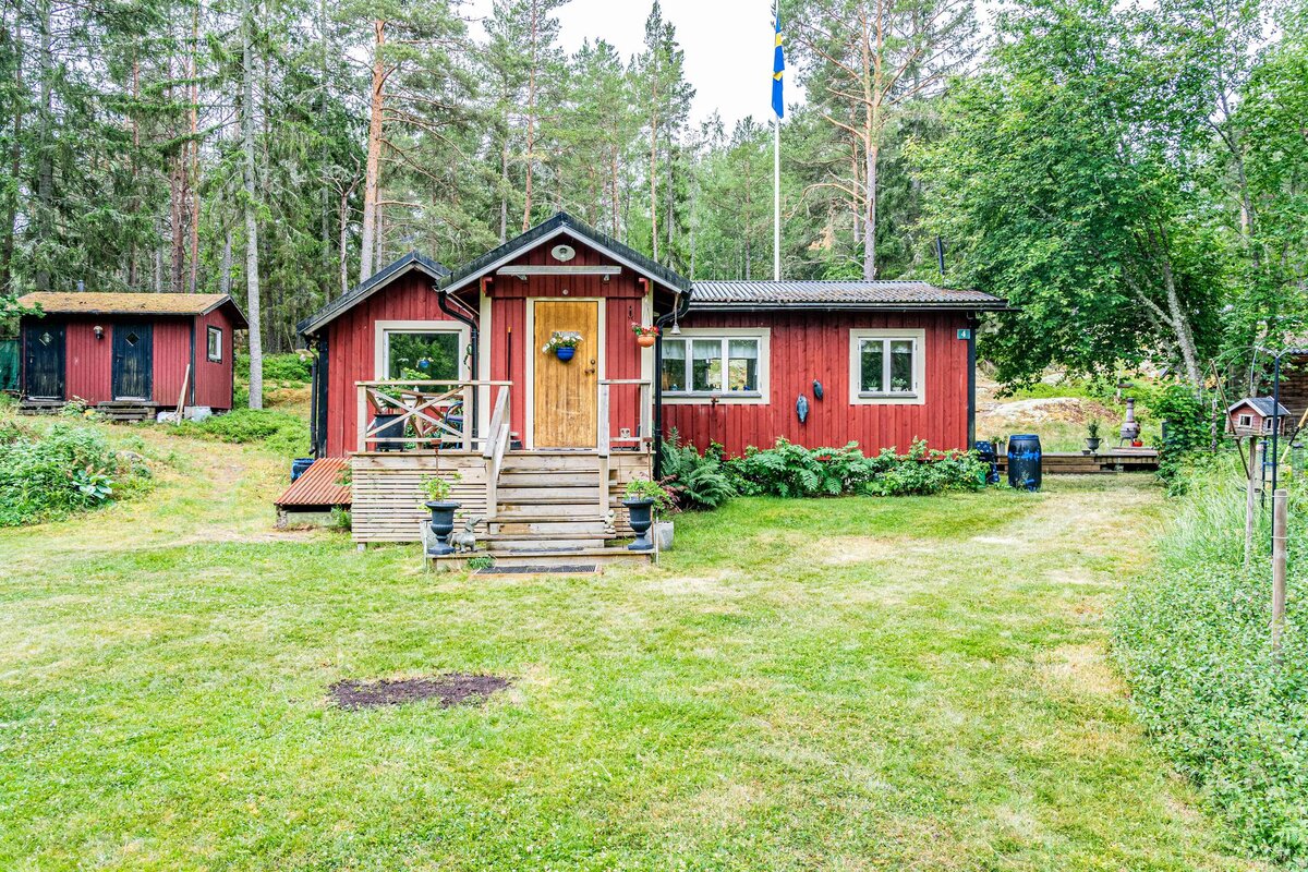 Так выглядит со стороны дом, в который мы сегодня заглянем. Он находится в Бравикене (Bråviken) — это залив в Балтийском море