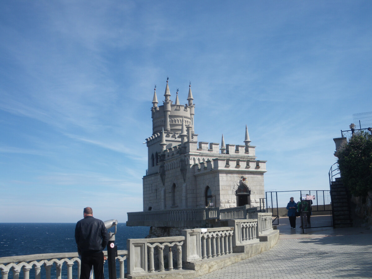 Крым Алупкинский дворец экскурсанты