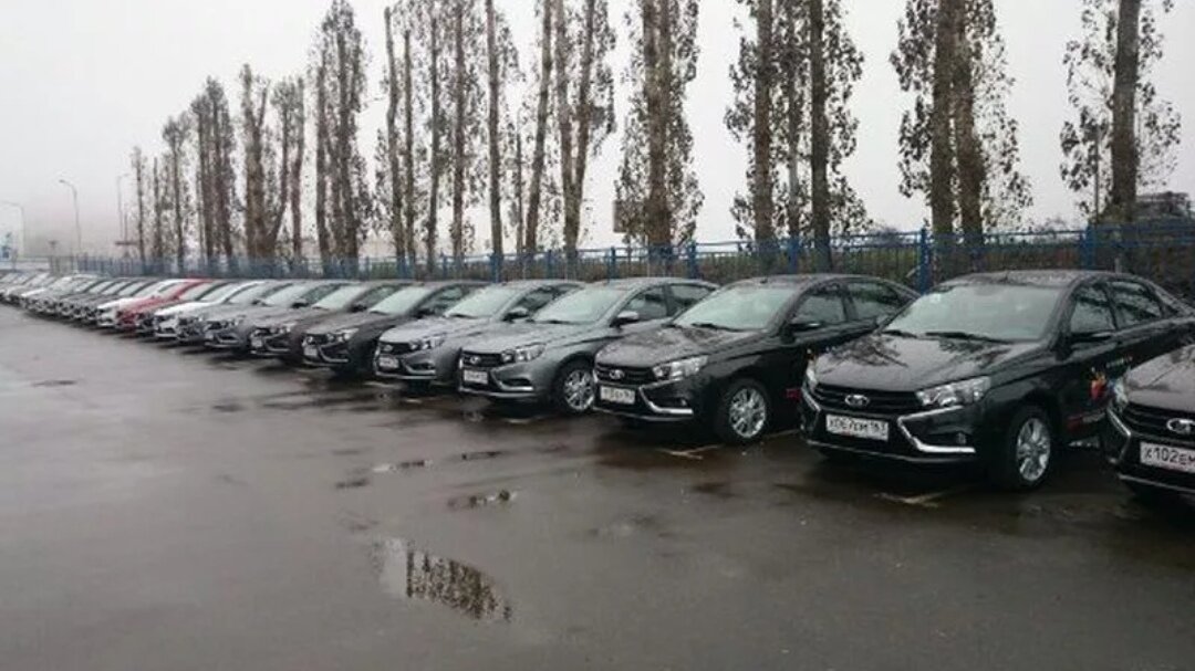 Стоянка новых автомобилей