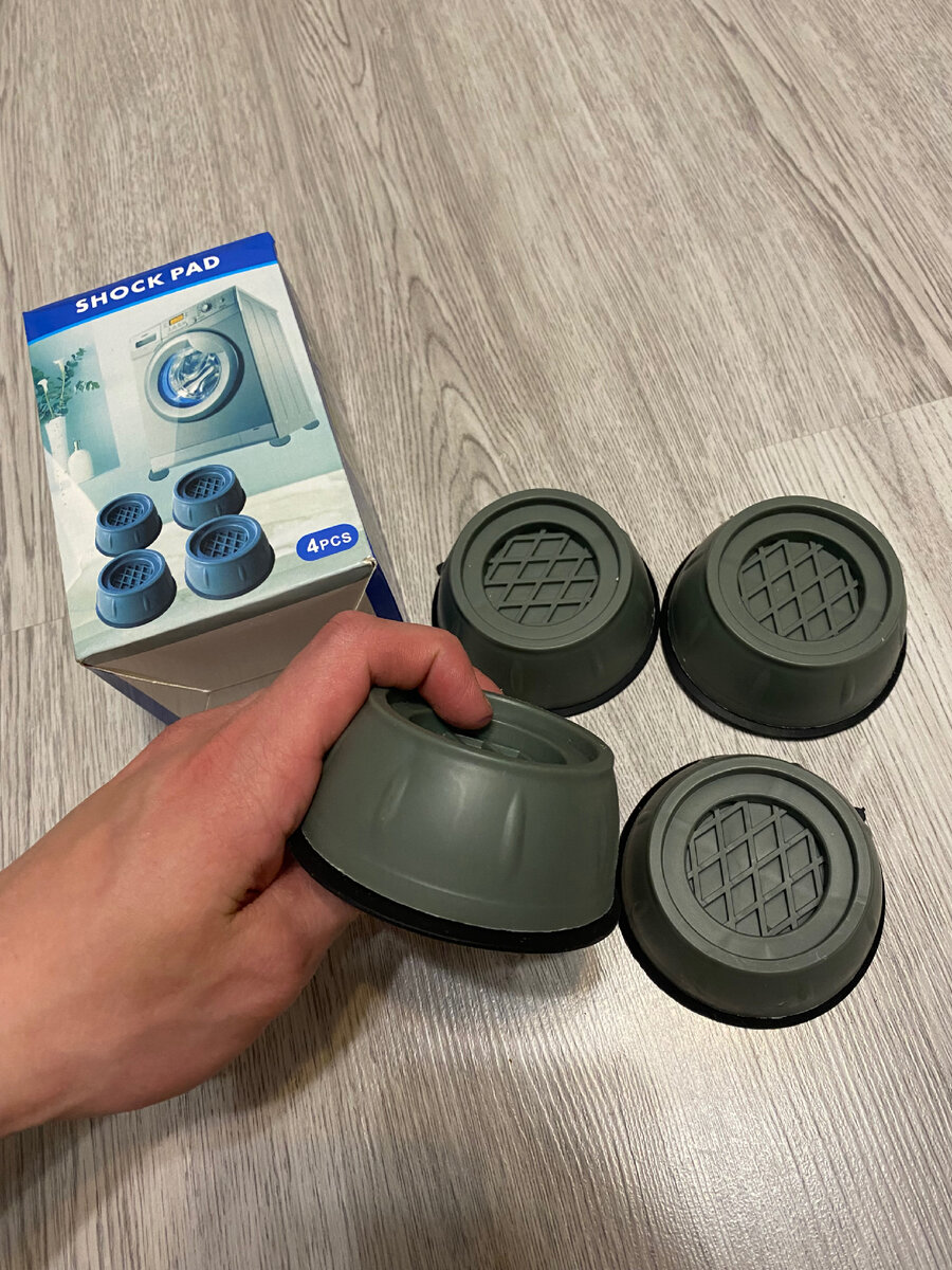 Размер  отверстий для ножек стиральной машины универсален , это означает, что данные подставки подходят под любую современную  стиральную машинку. 