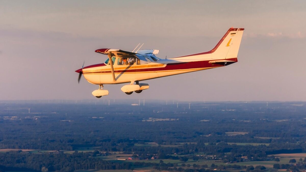 Cessna 172S в полёте