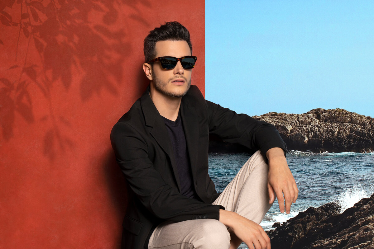 Модель очков Invu со стеклянными линзами 