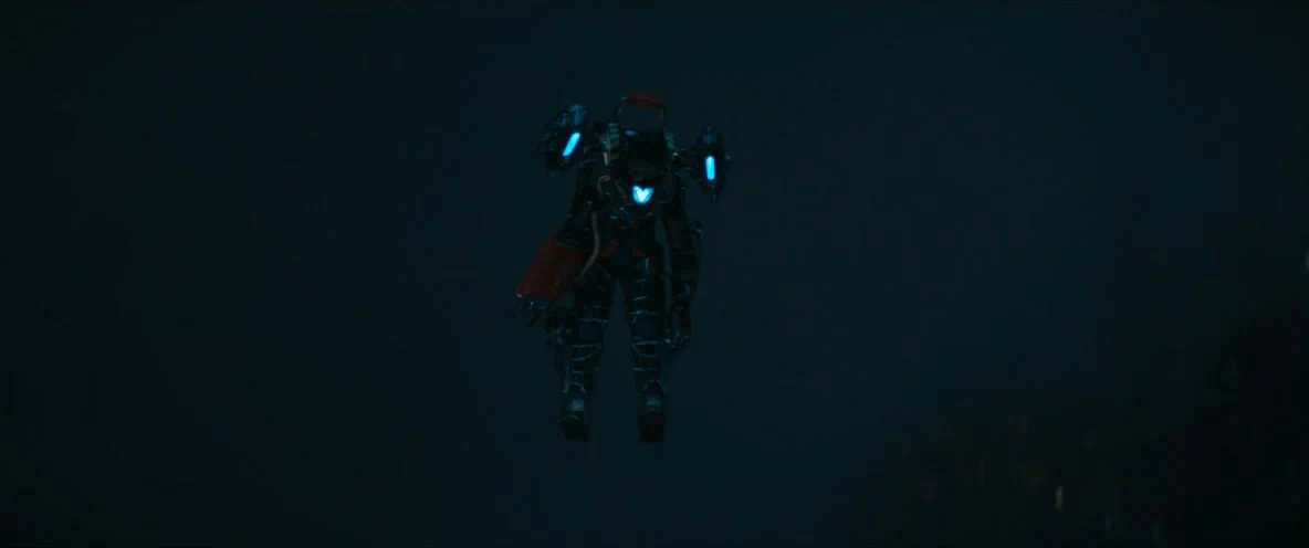 Железное сердце не мелочится и сходу повторяет подвиг Тони Старка с испытанием костюма Mark II.