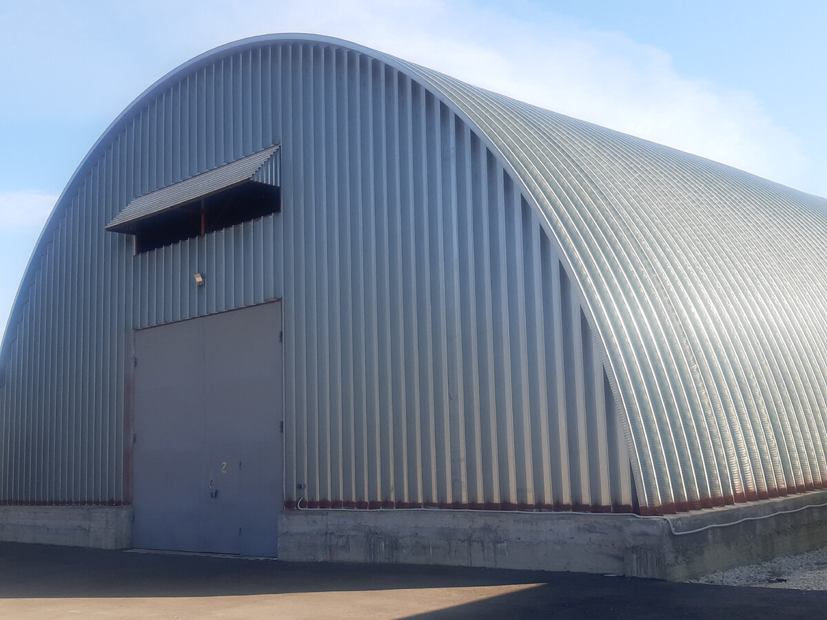 Бескаркасный арочный ангар